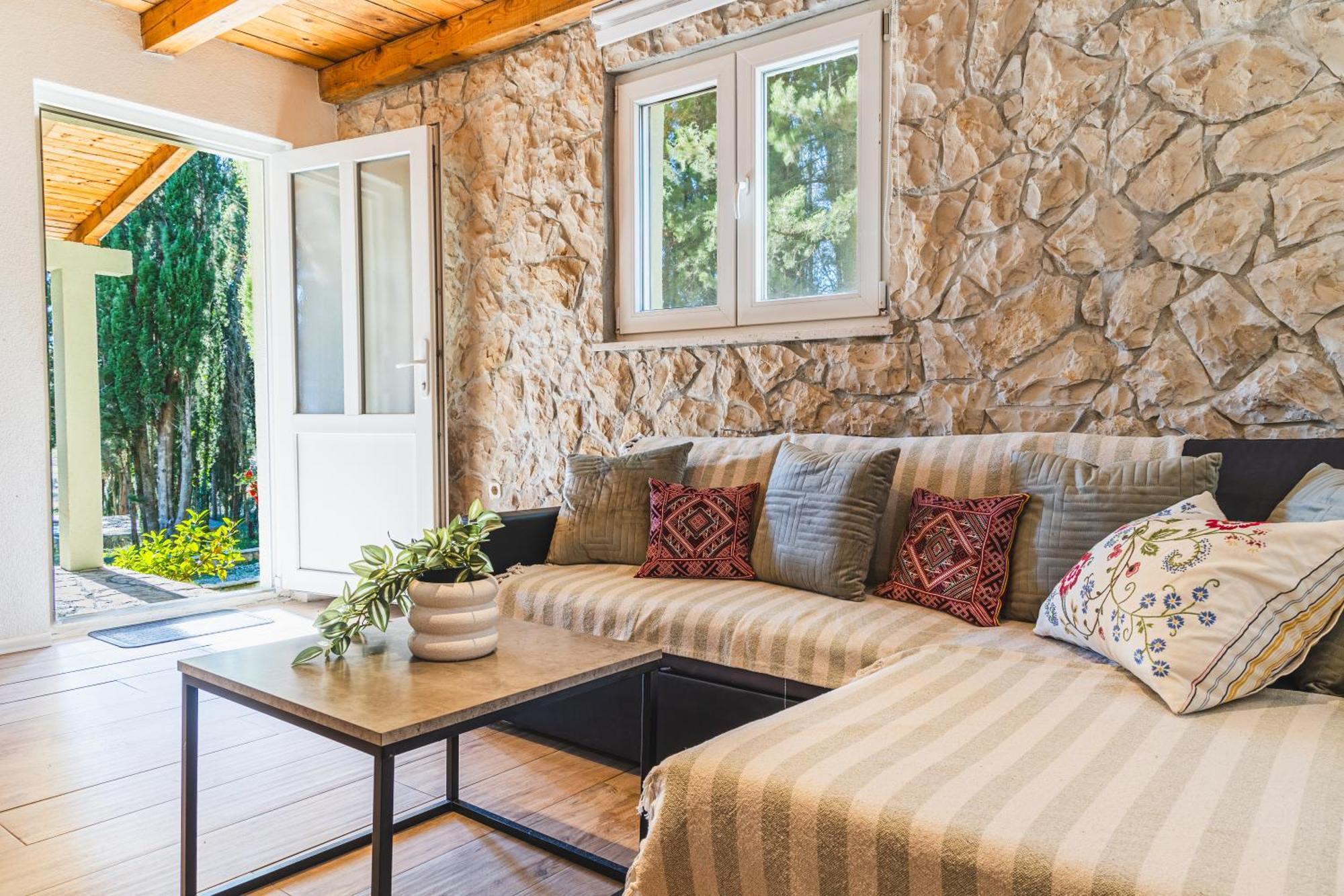 Country House Uros In Nature With Pool Lovorno Buitenkant foto