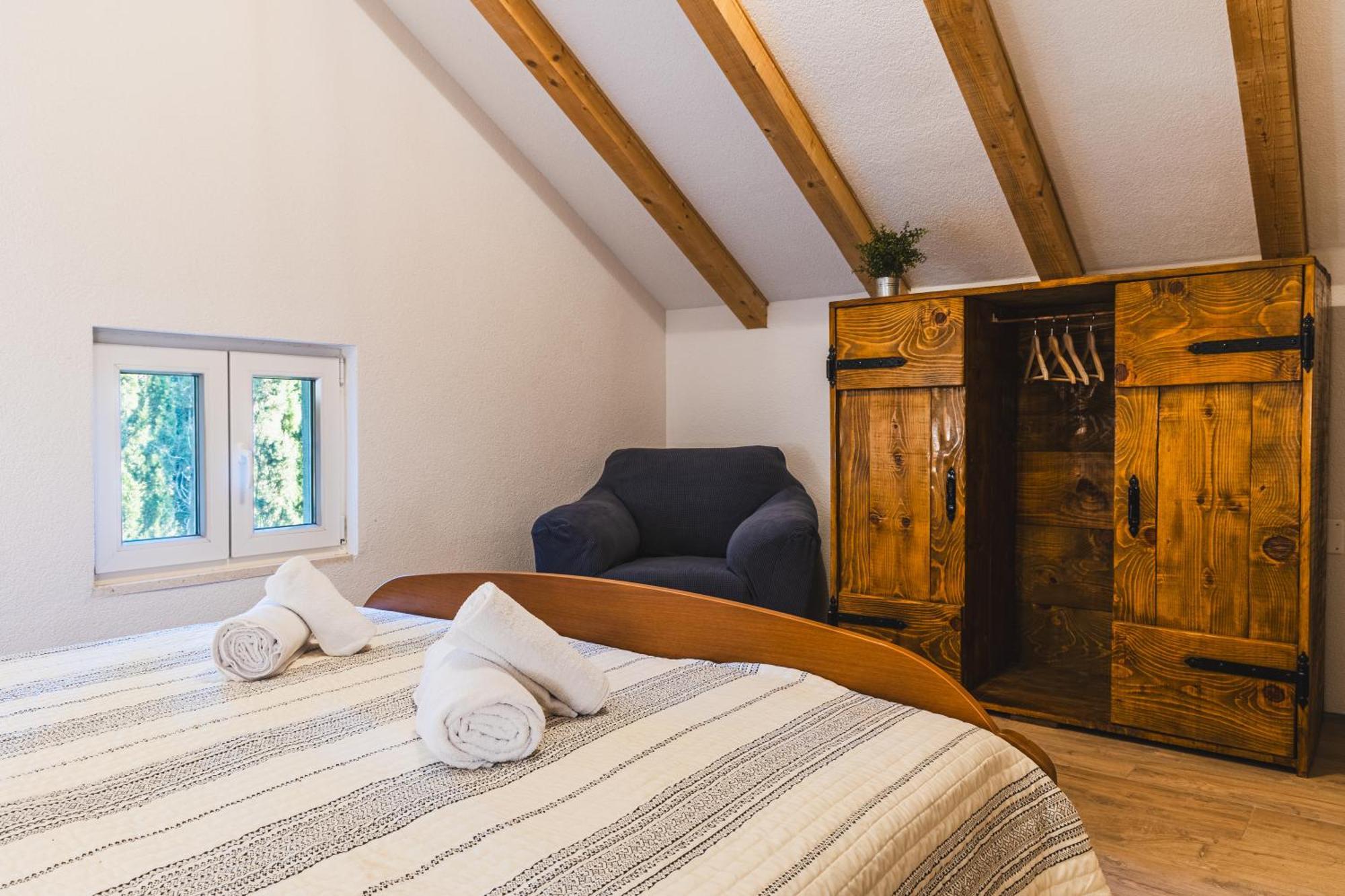 Country House Uros In Nature With Pool Lovorno Buitenkant foto