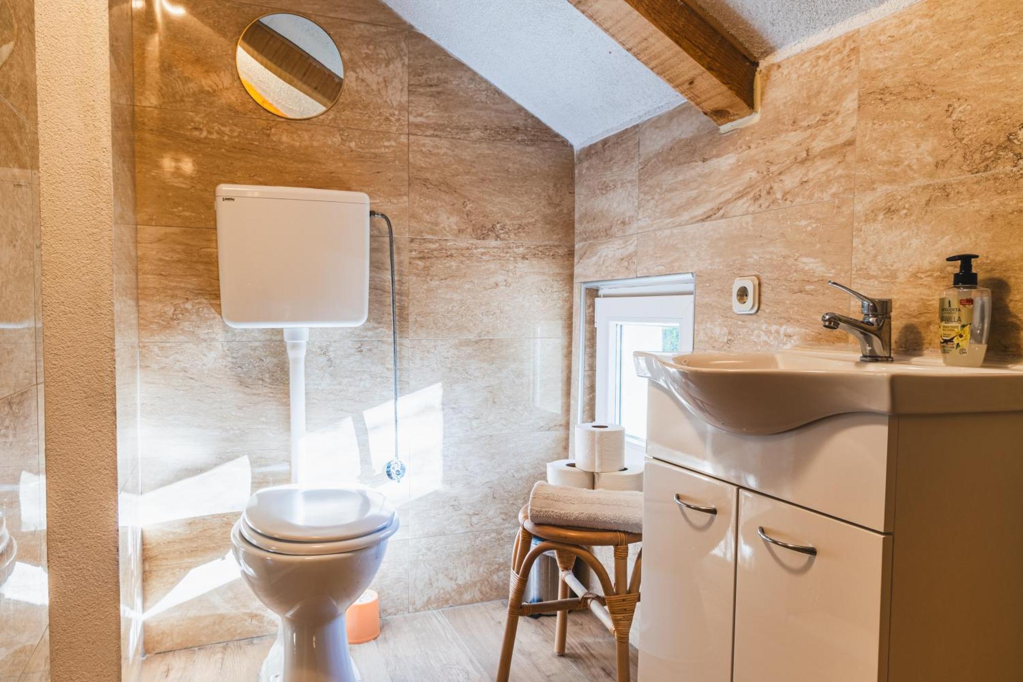 Country House Uros In Nature With Pool Lovorno Buitenkant foto