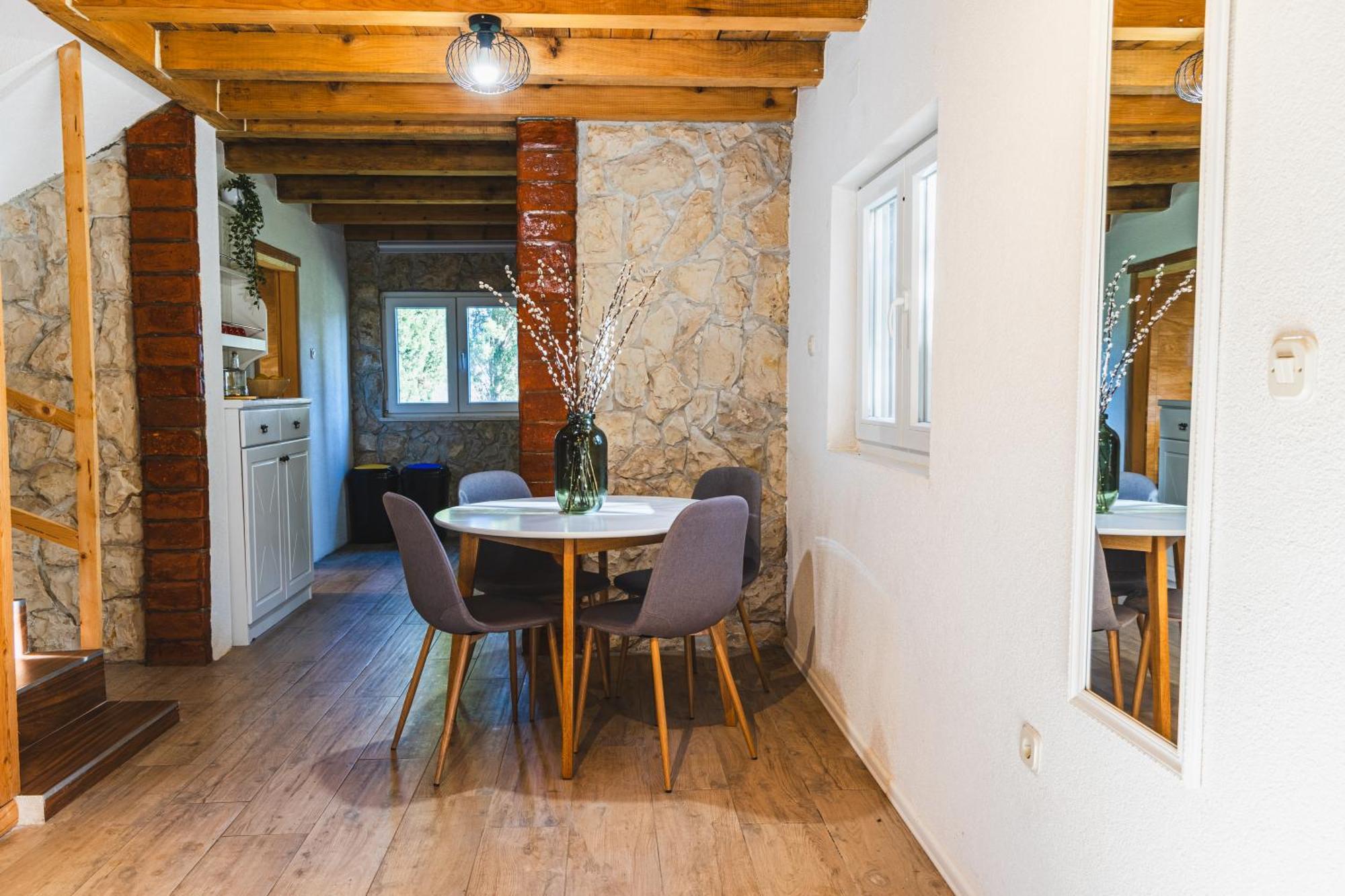 Country House Uros In Nature With Pool Lovorno Buitenkant foto